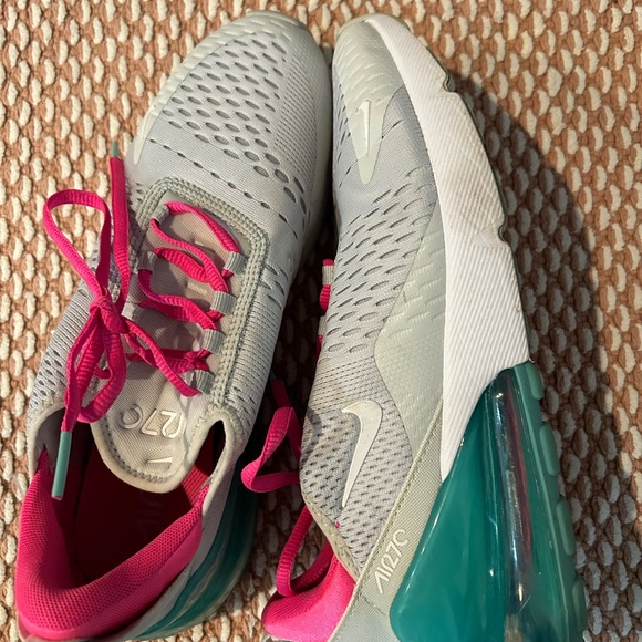 Nike Shoes - Womens 9.5 Nike Air 270’s